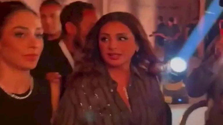 السداد | 10 صور لـ أنغام على الريد كاربت في نزال الملاكمة الأسطوري بالأهرامات 