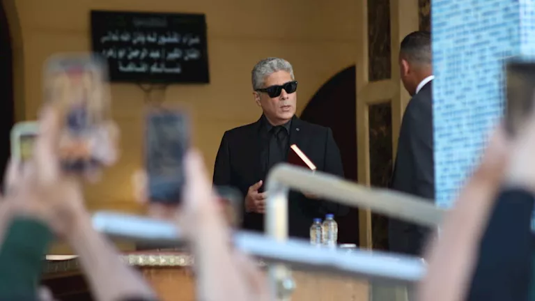 السداد | الصور الأولى من عزاء الفنان عبدالرحمن أبو زهرة بمسجد المشير طنطاوي