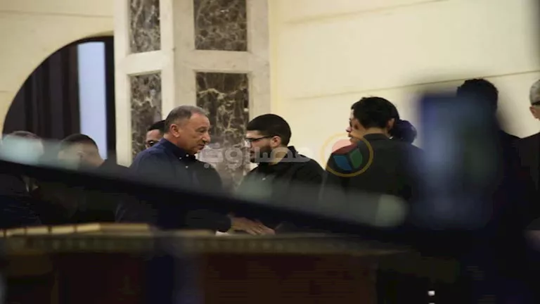 السداد | بالصور.. لحظة وصول محمود الخطيب عزاء عبدالرحمن أبو زهرة بالتجمع الخامس