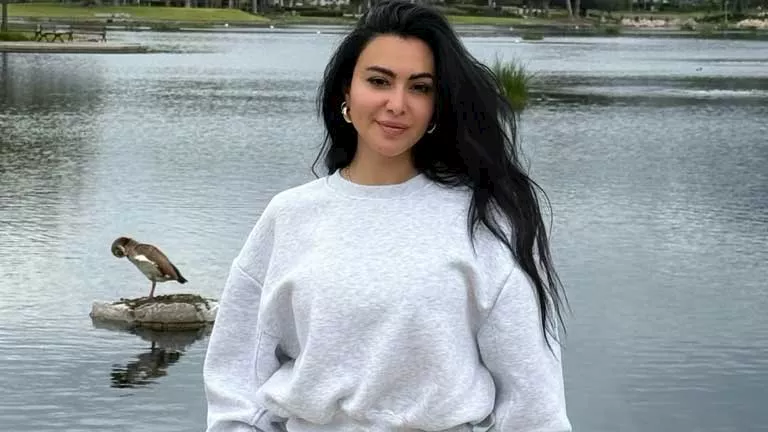 السداد | بالصور.. ميرهان حسين تخطف الأنظار في شوارع كاليفورنيا 