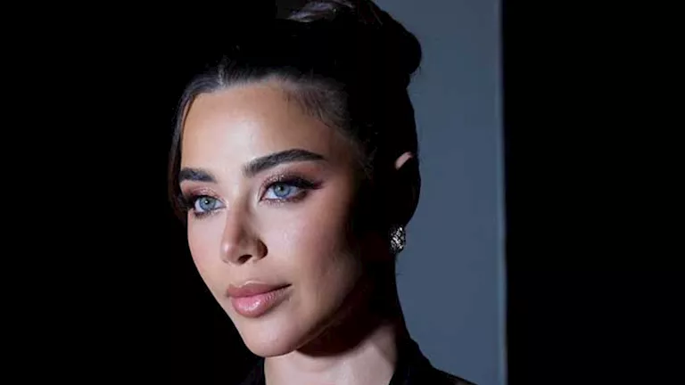 السداد | بعد تألقها في حفل "Trend Awards" .. 15 صورة جديدة لـ يارا السكري