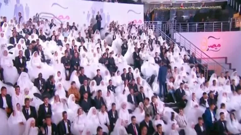 السداد | ظهور خاص لفرقة رضا يخطف الأنظار باحتفالية "فرحة مصر" بحضور انتصار السيسي