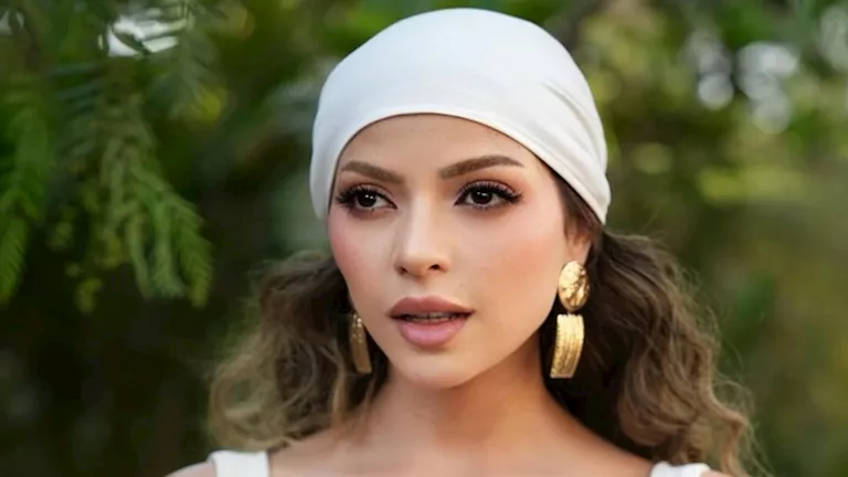 السداد | فستان أبيض.. ميرنا جميل تخطف الأنظار في أحدث جلسة تصوير 