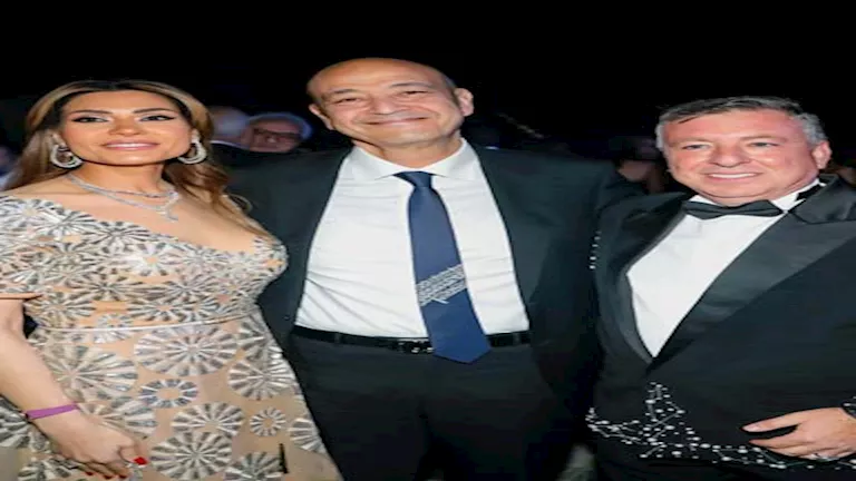 السداد | فستانها تجاوز نصف مليون جنيه.. أحدث ظهور لـ دينا طلعت والإعلامي عمرو أديب