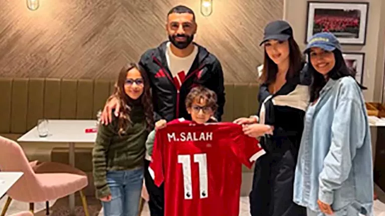 السداد | كيف استقبل محمد صلاح أبناء تامر حسني؟ - فيديو
