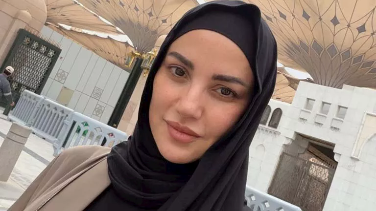 السداد | ماء زمزم والسبحة.. درة تنشر 15 صورة لها أثناء أداء فريضة الحج