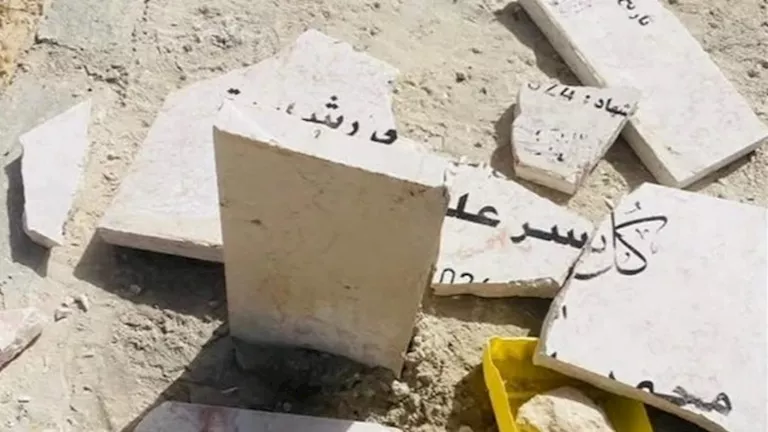 السداد | مستوطنون يحطمون شواهد القبور بمقبرة وادي عبيان في بيت لحم 