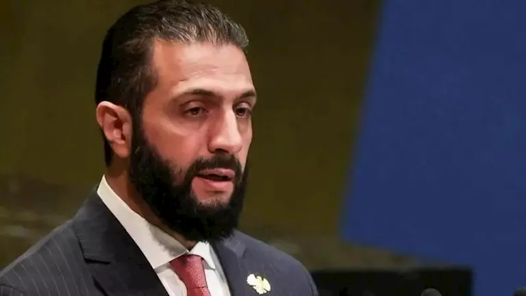 السداد | من "الزلة" إلى الاعتذار.. القصة الكاملة لأزمة والد الرئيس السوري في دير الزور