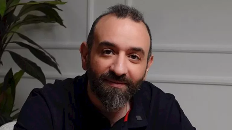 السداد | "من غير ذرة انحياز".. المخرج عمرو سلامة يشيد بفيلم "أسد"