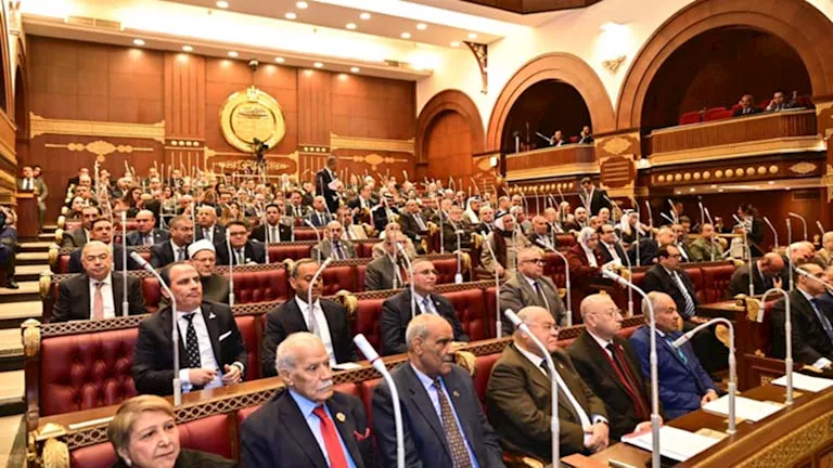 السداد | ميرفت أمين وعمرو سعد.. 13 فنانًا وفنانة في مجلس الشيوخ غدًا لهذا السبب