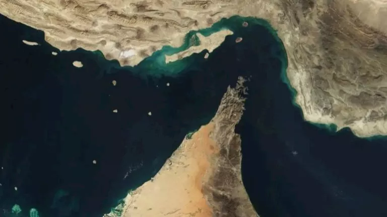 السداد | وكالة فارس: مضيق هرمز سيبقى تحت إدارة إيران خلافًا لما أعلنه ترامب 