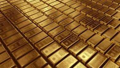 الذهب ينخفض بفعل مخاوف التضخم وقوة الدولار وزيادة التوترات الجيوسياسية