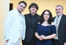 السداد | 20 صورة سلاف فواخرجي مع زوجها في حفل تخرج نجلها من الجامعة