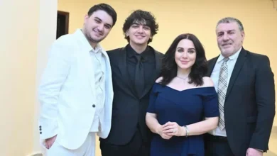 السداد | 20 صورة سلاف فواخرجي مع زوجها في حفل تخرج نجلها من الجامعة