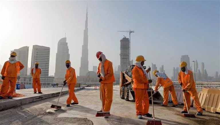 السداد | إجراءات جديدة لحماية العمال من حرارة الصيف في الإمارات