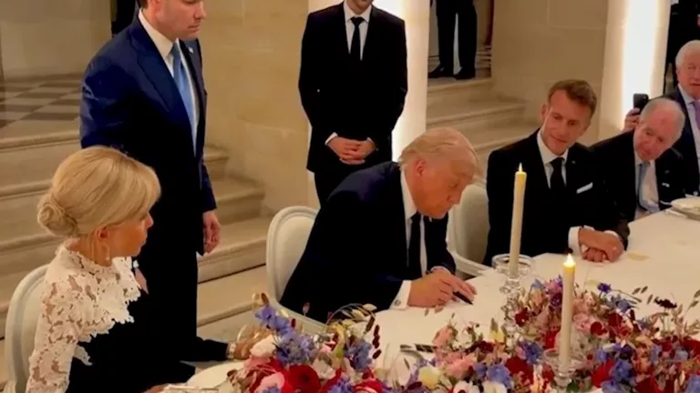 السداد | اتفاق أمريكا وإيران.. لحظة توقيع ترامب على مذكرة التفاهم مع طهران- فيديو