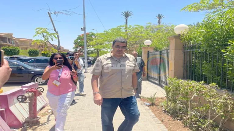 السداد | الفنان أحمد منير يشارك في تشييع جثمان الفنانة سهام جلال (صور)