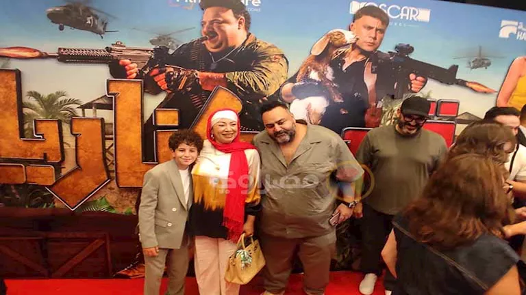 السداد | انتصار بالحجاب ورانيا يوسف بفستان جريء.. لقطات من العرض الخاص لفيلم "صقر وكناريا"