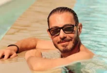 السداد | بإطلالة شبابية.. أحمد زاهر ينشر صورًا جديدة والجمهور: "أصغر جد"