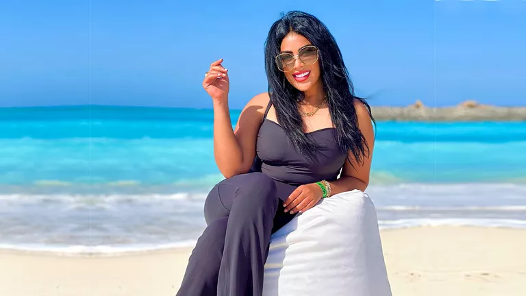 السداد | بالصور.. نرمين ماهر تخطف الأنظار في أحدث ظهور بالساحل الشمالي