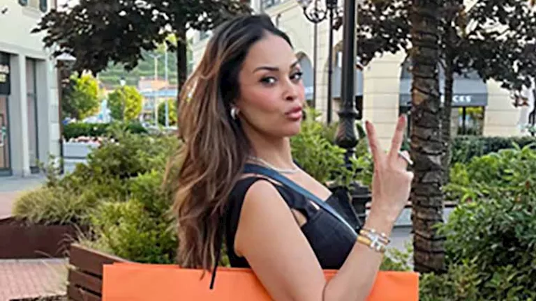 السداد | برفقة زوجها.. داليا البحيري تتألق في إيطاليا والجمهور: "أجمل ست"- صور