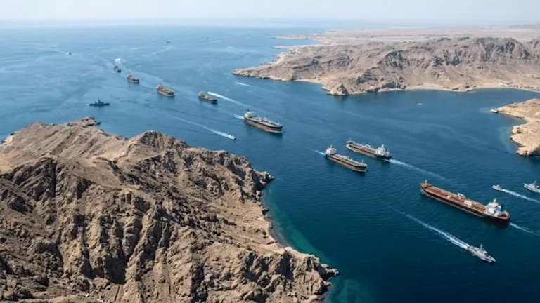 السداد | بعد اتهام واشنطن بنقض الاتفاق.. إيران تعلن إغلاق مضيق هرمز من جديد