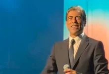 السداد | بـ"وجه مترهل وتجاعيد".. القصة الكاملة للجدل المثار بشأن وائل كفوري - صور