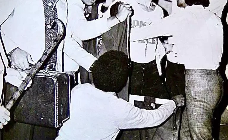 السداد | بمساعدة 6 أشخاص.. محمد صبحي يتحول لعم أيوب في 40 ثانية بمسرحية الجوكر