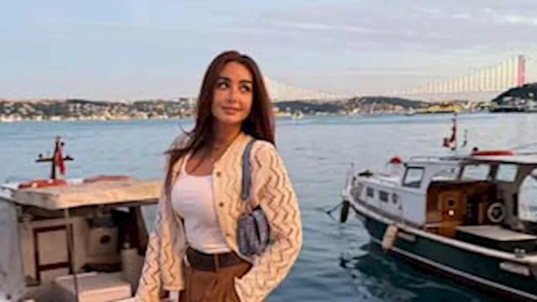 السداد | بينهن هنا الزاهد وكارولين عزمي.. 25 صورة لنجمات الفن أمام البحر بملابس صيفية