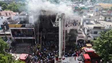 السداد | حريق ضخم في مبنى تجاري بالهند يُودي بحياة 14 شخصًا (فيديو)