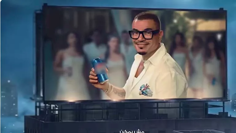 السداد | سر "اللوك" المكرر.. تعرف على مفاجأة إعلان عمرو دياب الجديد