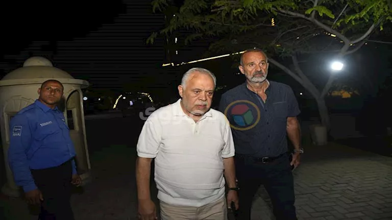 السداد | شيرين وأشرف زكي ولقاء سويدان..25 صورة من عزاء الفنان الراحل محمد مرزبان