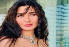 السداد | صور.. النجمة التركية توبا بويوكستون تستمتع بعطلتها الصيفية على البحر