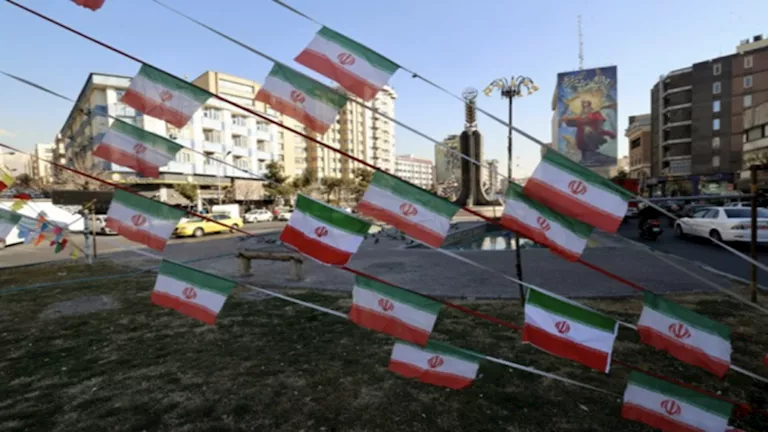 السداد | طهران تجهز مواقف السيارات كملاجئ للسكان