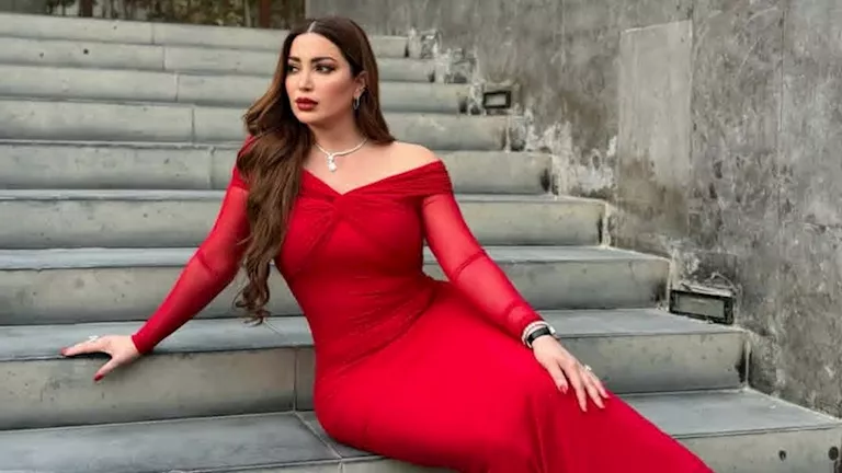 السداد | فستان أحمر طويل .. 15 صورة لـ نسرين طافش في أحدث ظهور 