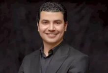 السداد | فيديو| محمد أنور يقدم مع ابنته أغنية هتعدي على مسرح المدرسة