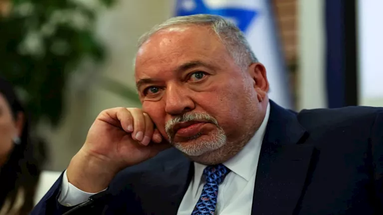 السداد | ليبرمان يهاجم نتنياهو: يقود إسرائيل إلى كارثة أسوأ من اتفاق أوباما
