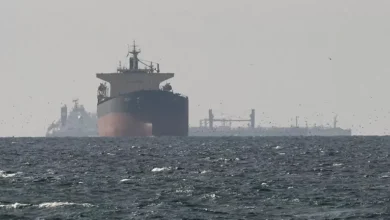 السداد | ناقلة خاضعة للعقوبات الأمريكية تستغيث قبالة عُمان بعد هجوم وحريق