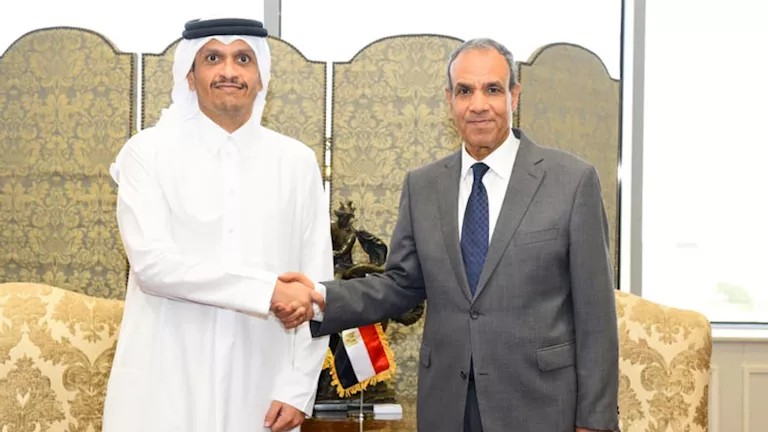 السداد | وزير الخارجية يرحب في اتصال مع نظيره القطري بإعلان ترامب إلغاء الضربات العسكرية ضد إيران