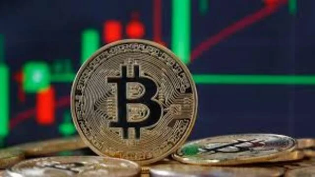 القيمة السوقية لشركة "ستراتيجي" تنخفض دون قيمة حيازاتها من "بيتكوين"