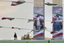 إيران تتوعد بعرقلة صادرات النفط في البحر الأحمر من خلال الحوثيين