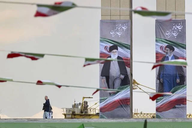 إيران تتوعد بعرقلة صادرات النفط في البحر الأحمر من خلال الحوثيين