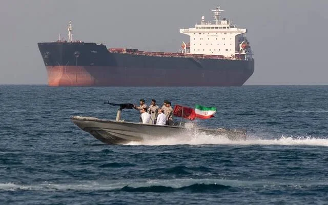 إيران تقدم خطة مؤقتة لإعادة فتح مضيق هرمز