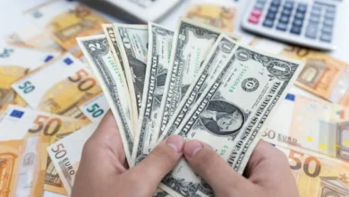 ارتفاع الدولار بعد تجدد الهجمات على إيران وإغلاق مضيق هرمز