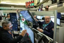 استقرار الأسهم الأمريكية مع انخفاض أسعار النفط وترقب التوترات الجيوسياسية