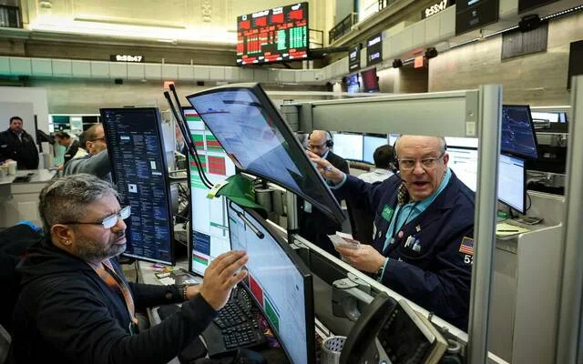استقرار الأسهم الأمريكية مع انخفاض أسعار النفط وترقب التوترات الجيوسياسية