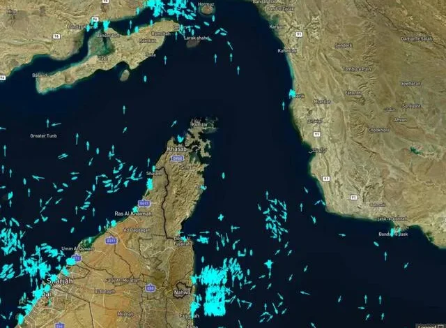 استهداف ناقلة جديدة في مضيق هرمز يزيد من المخاطر الإقليمية