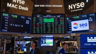 الأسهم الأمريكية تخفف خسائرها بعد قرار الفيدرالي بتثبيت أسعار الفائدة