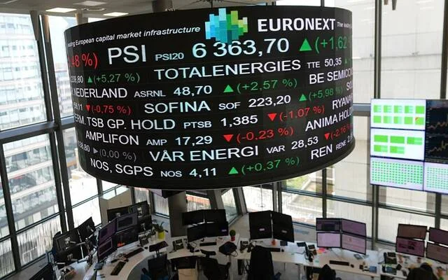 الأسهم الأوروبية تنخفض مع زيادة أسعار النفط وترقب محضر الفيدرالي