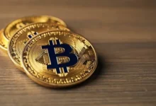 البيتكوين تسجل ارتفاعًا طفيفًا في ظل تشدد الفيدرالي والتوترات الإيرانية وأرباح "ستراتجي"